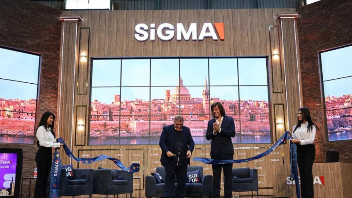 Ivan Filletti, CEO of MaltaGaming Foundation, cuts the ribbon with SiGMA Group Founder, Eman Pulis.